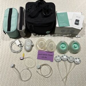 Elvie Breast Pump Set with Black and Mint Accessories